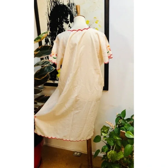 I'll wear it, if you don't 😆 Stunning Vintage Embroidered Caftan - Picture 5 of 7